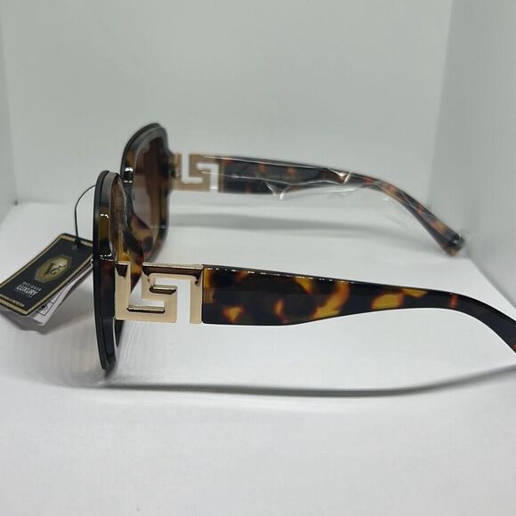 VG Women’s Tortoise Sunglasses - Picture 2 of 3